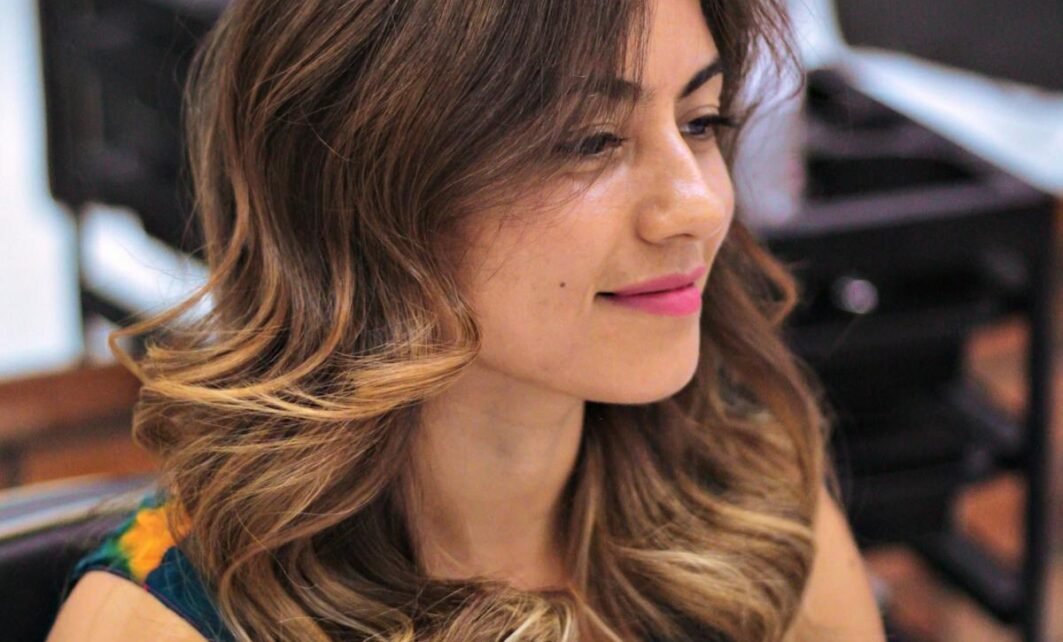 Trattamenti Aggressivi per i Capelli: Rischi su Cuoio Capelluto