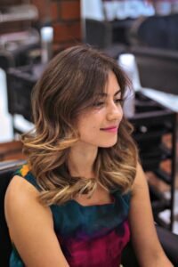 Scopri di più sull'articolo Trattamenti Aggressivi per i Capelli: Rischi su Cuoio Capelluto