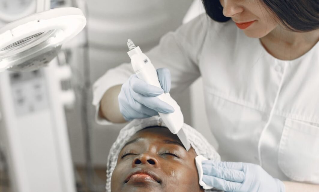 Evoluzione Estetica: Il Ruolo Umano dell’Estetista Moderno
