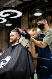 Scopri di più sull'articolo **Cura del Cuoio Capelluto durante la Chemioterapia: Protocolli Tricologici con Prodotti Sicuri**